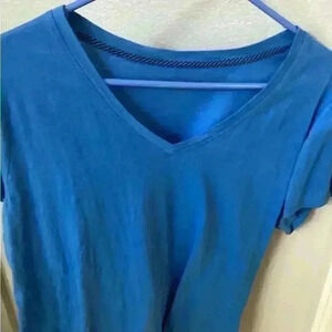 Women’s v-neck blue tshirt.